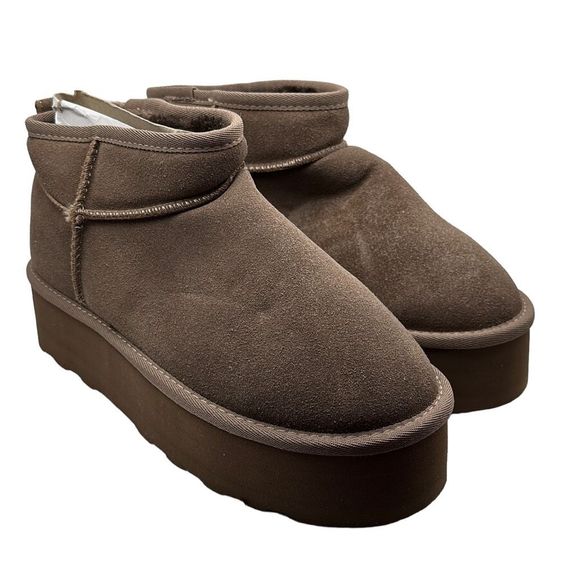 CUSHIONAIRE Women's Genuine Suede pull on platform boot 9.5 WIDE TAUPE - Picture 1 of 7